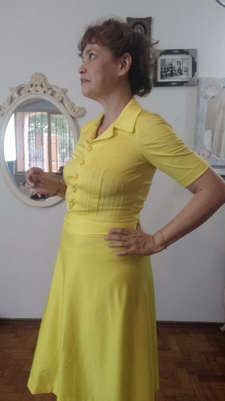 Vestido Vintage anos 70 na cor amarelo