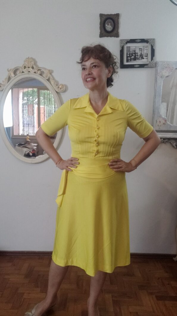 vestido vintage anos 70 amarelo.