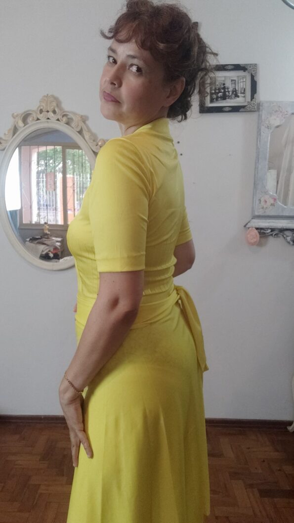 vestido vintage anos 70 amarelo.,