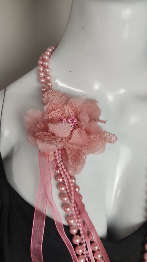 colar vintage perolas rosa.