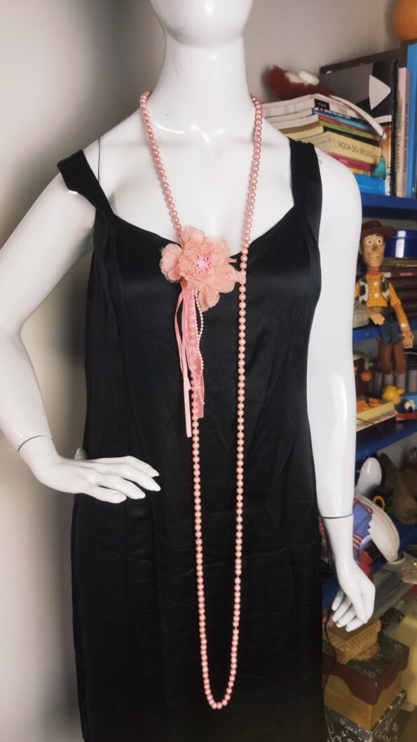 colar vintage perolas rosa;.