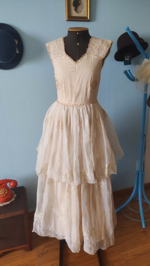 vestido vintage bordado.
