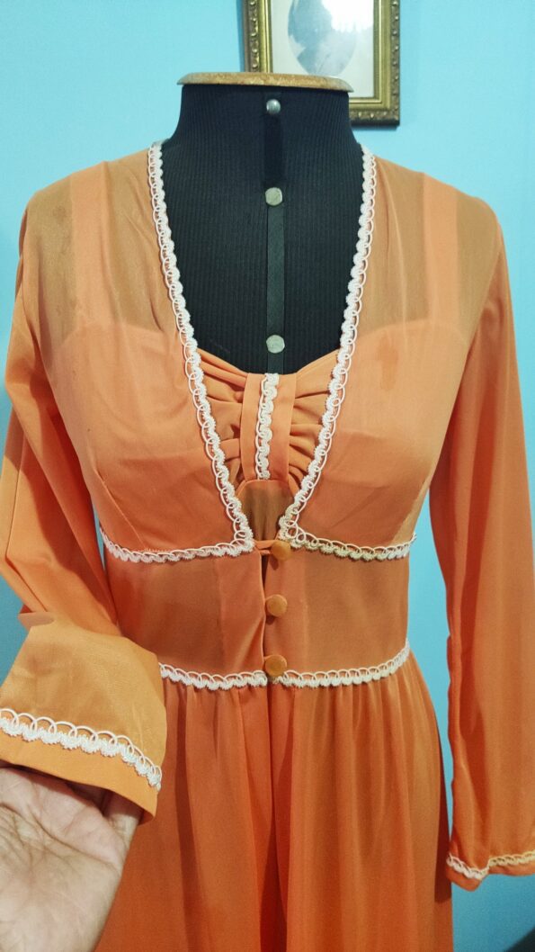 camisola e penhoar anos 70;