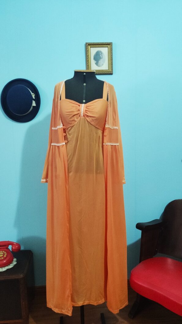 camisola e penhoar anos 70 b