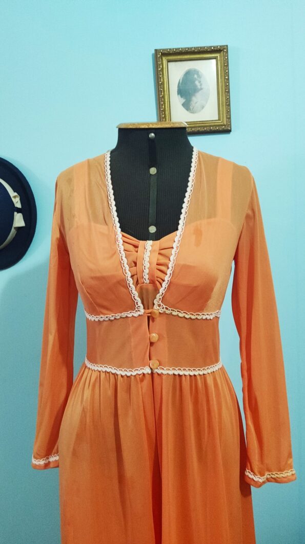 camisola e penhoar anos 70;.