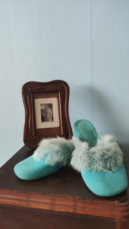 Pantufa vintage anos 80 verde em tecido aveludado com pelúcia tamanho 39