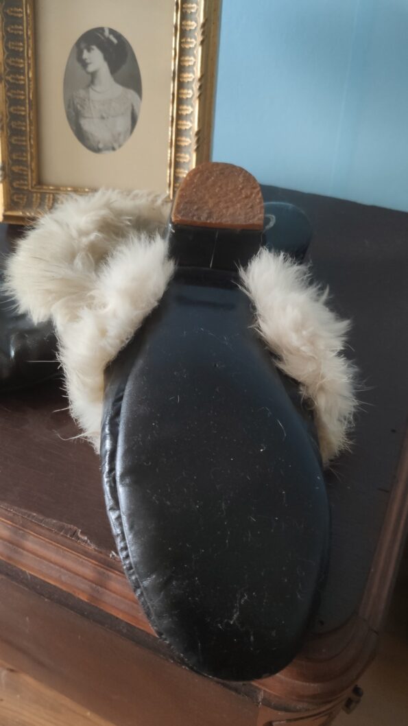 pantufa vintage preta;