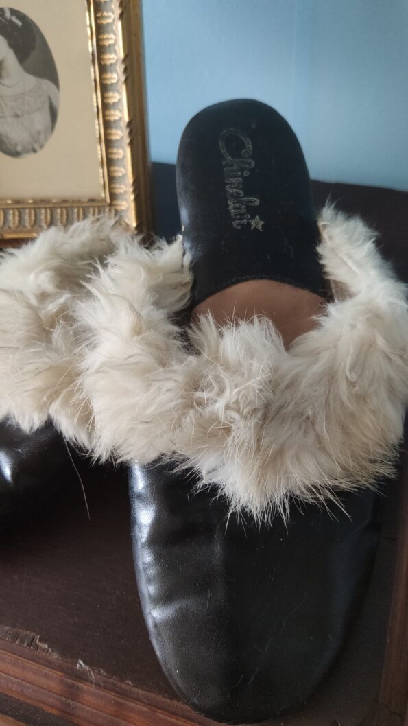 pantufa vintage preta.