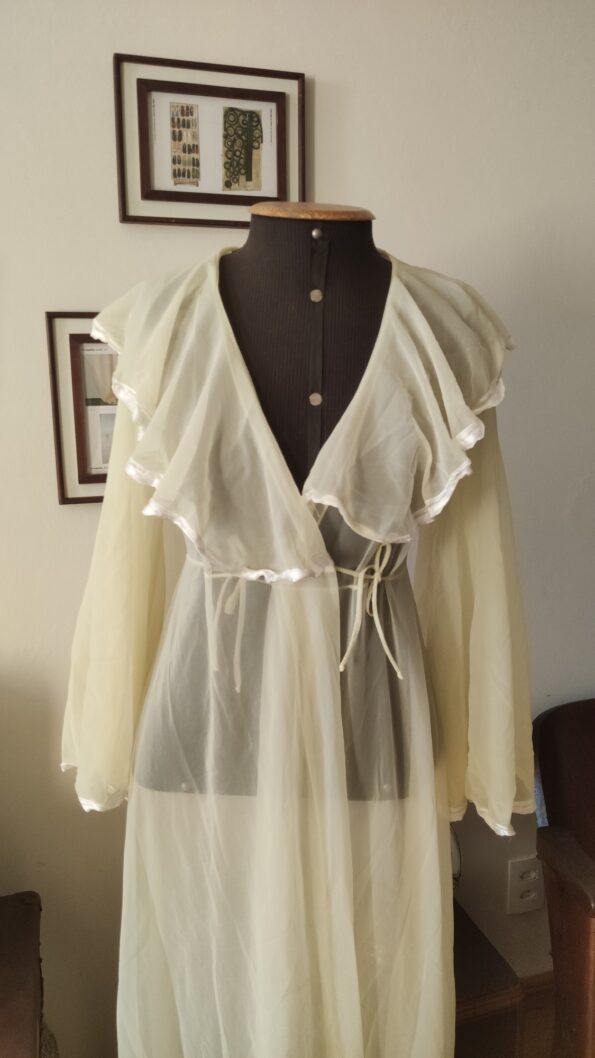 penhoar anos 70 amarelo.