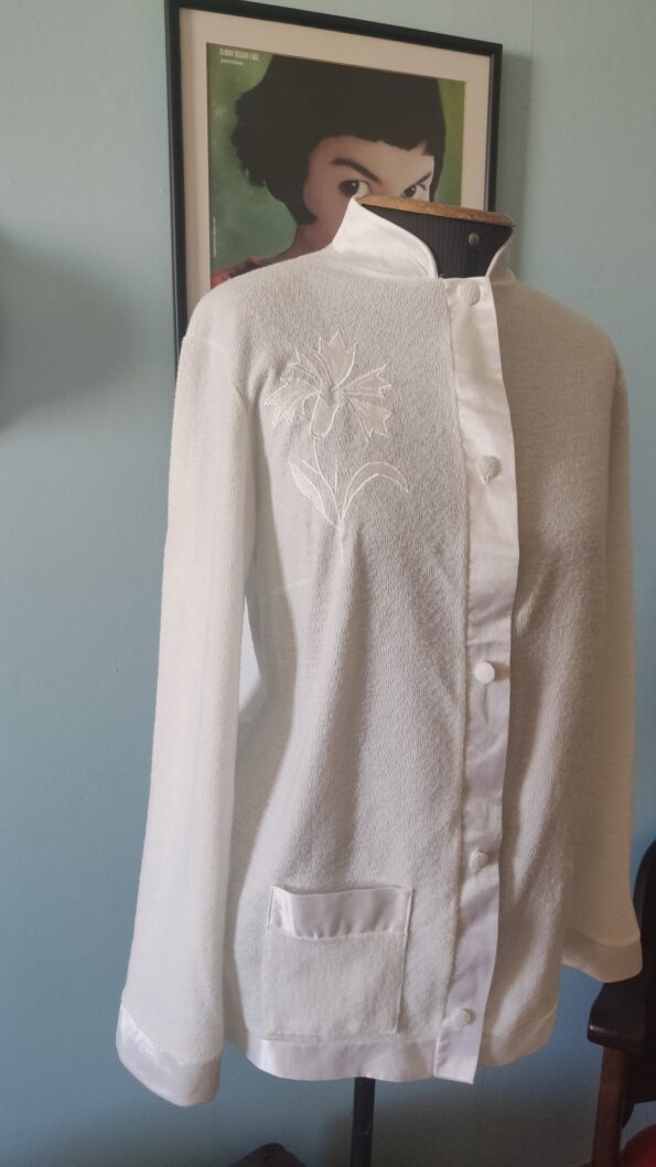 blusa vintage branca bordada .