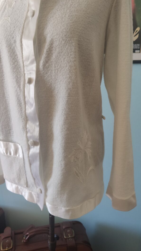 blusa vintage branca bordada.