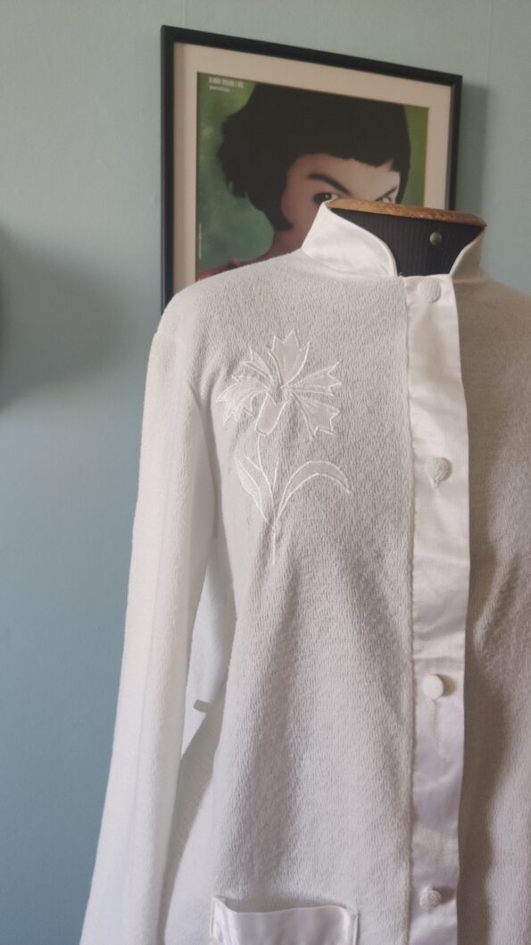 blusa vintage branca bordada