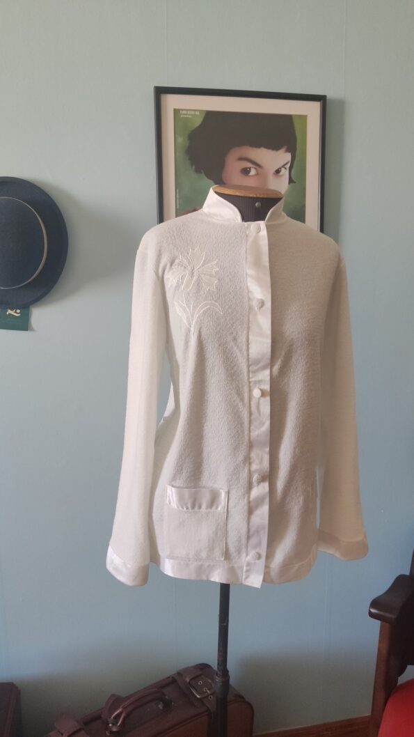blusa vintage branca bordada