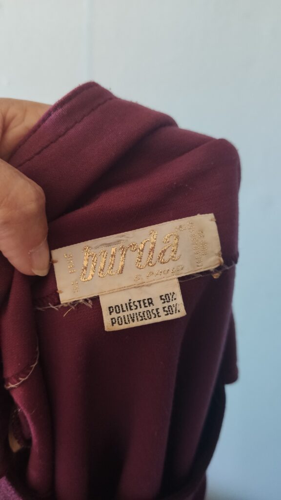 Etiqueta original da marca Burda em conjunto vintage dos anos 80.