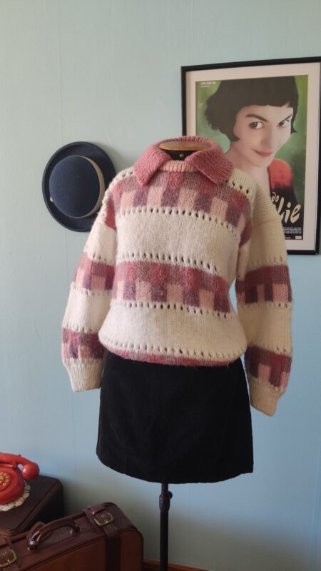 Conjunto vintage dos anos 80 composto por blusa de tricô artesanal e polainas combinando, confeccionado pela Malhas Tia Iná.