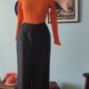 Calça vintage original Jar-Mod em lã preta, com modelagem reta, cintura alta, vinco frontal e bolsos faca laterais. Peça de alfaiataria brasileira clássica em excelente estado de conservação.