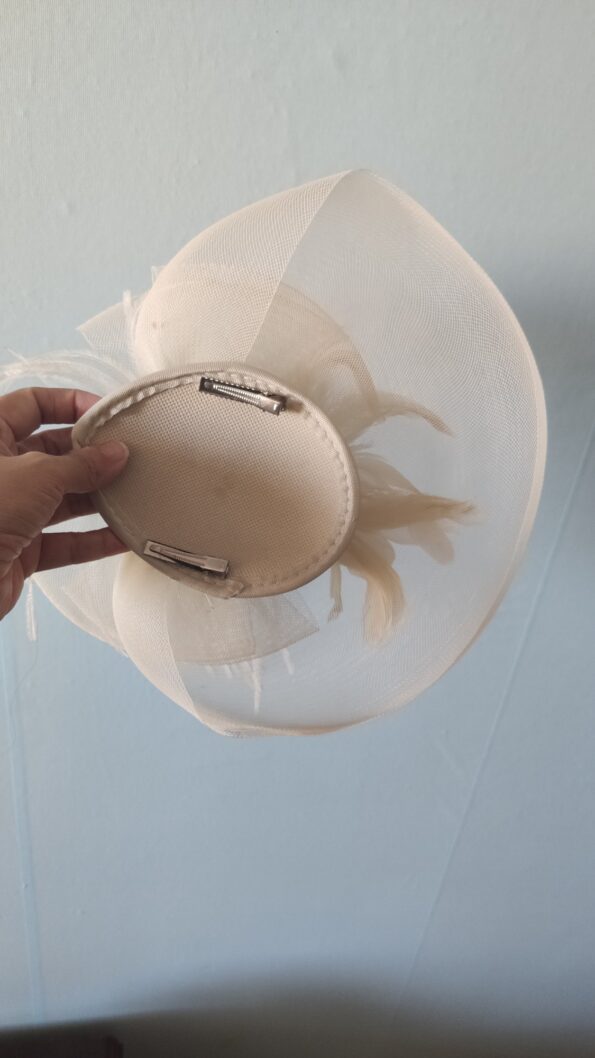 casquete vintage de plumas .
