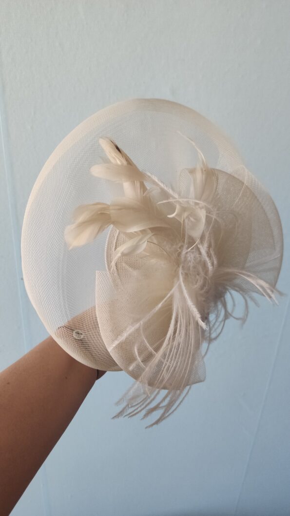 casquete vintage de plumas,
