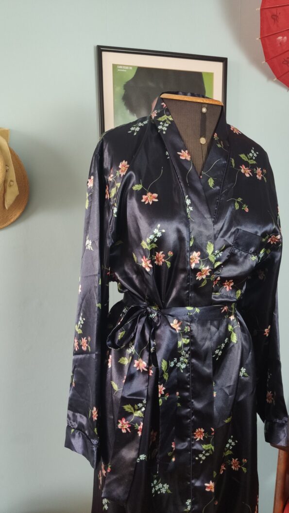 robe vintage em cetim .