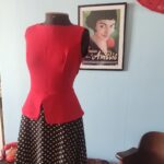 vestido retrô saia de bolinha .