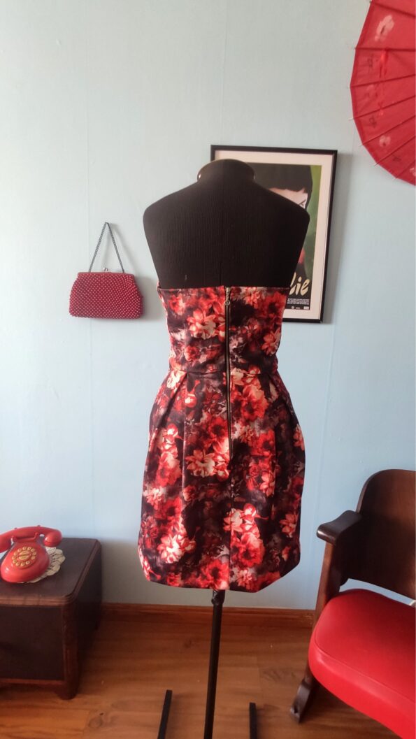 vestido retrô sem alças ,