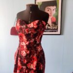 vestido retrô sem alças.