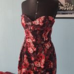 vestido retrô sem alças.